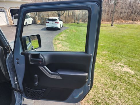 Used 2014 Jeep Wrangler Sport image 9