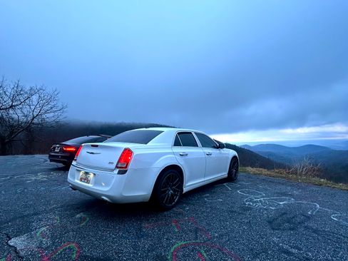 Used 2012 Chrysler 300 RWD image 5