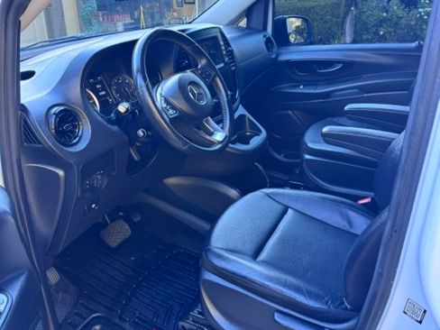 Used 2022 Mercedes-Benz Metris image 10
