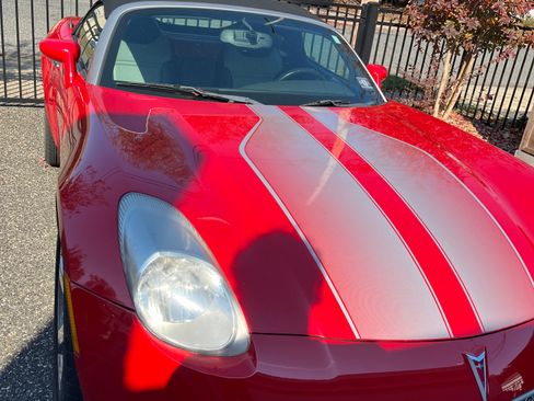 Used 2008 Pontiac Solstice Convertible w/ Premium Package image 2