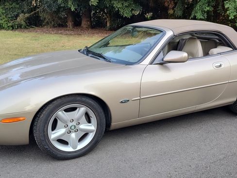 Used 1999 Jaguar XK8 Convertible image 1