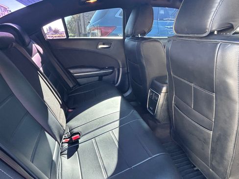 Used 2016 Dodge Charger SXT image 9