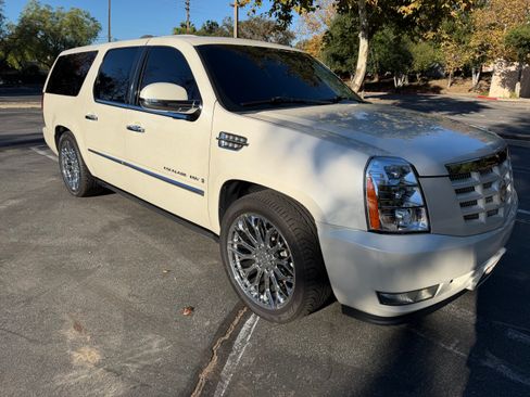 Used 2008 Cadillac Escalade ESV 2WD image 2
