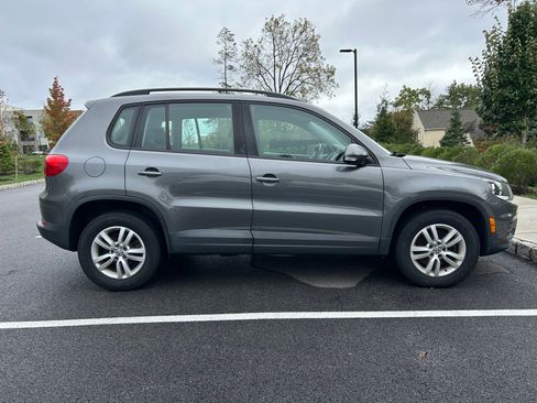 Used 2015 Volkswagen Tiguan S image 1