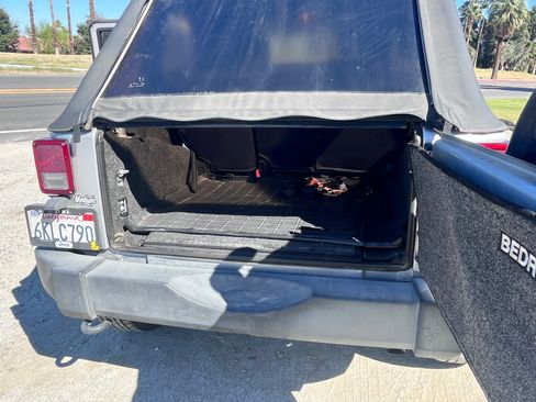 Used 2009 Jeep Wrangler Unlimited X image 6