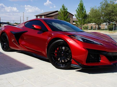 Used 2024 Chevrolet Corvette Z06 RWD image 15