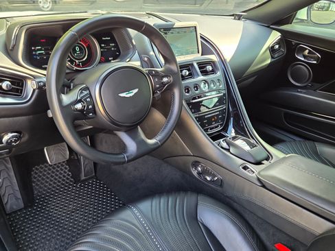 Used 2017 Aston Martin DB11 V12 RWD image 12