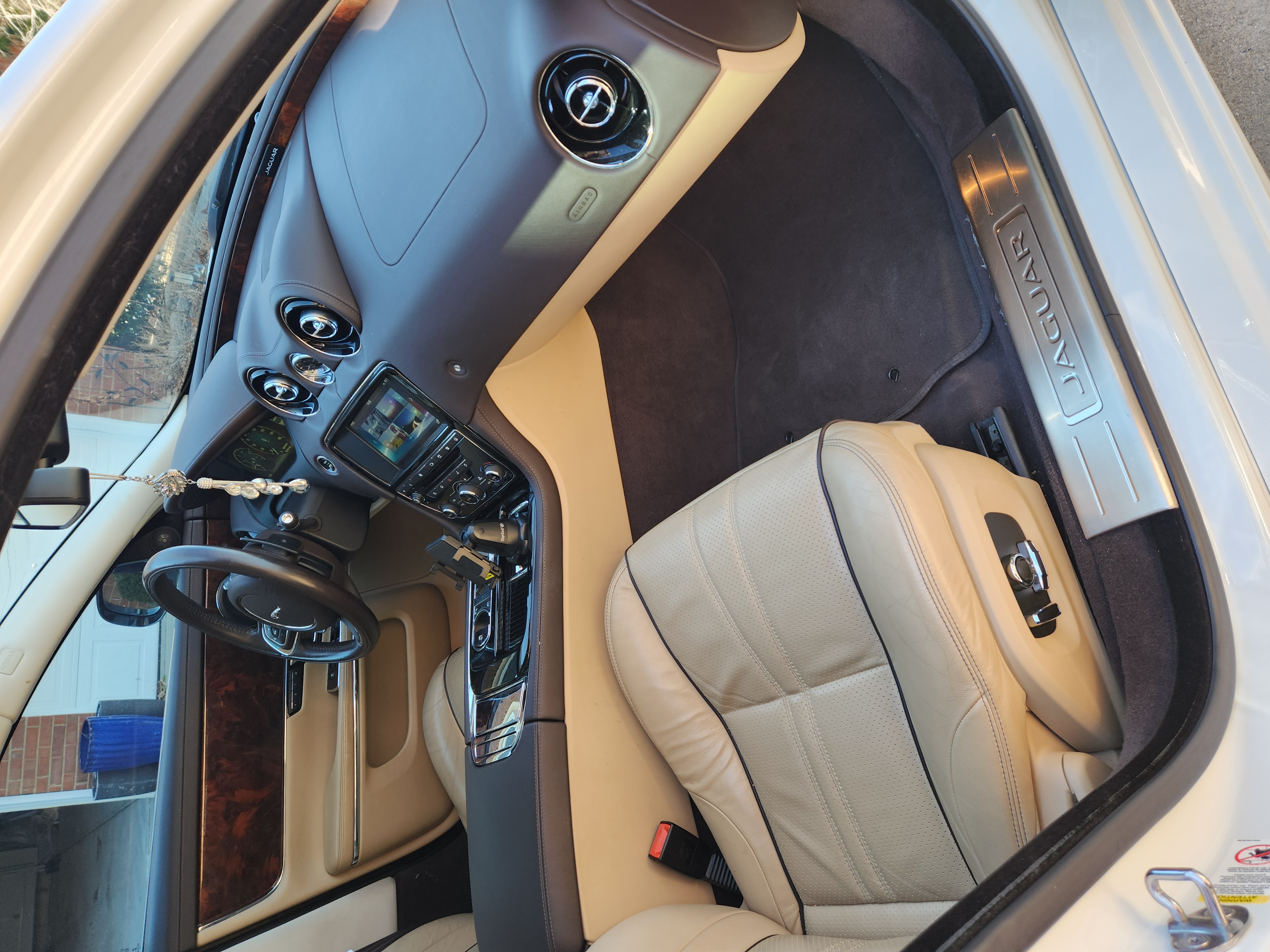 Used 2016 Jaguar XJ R-Sport AWD/4WD image 9