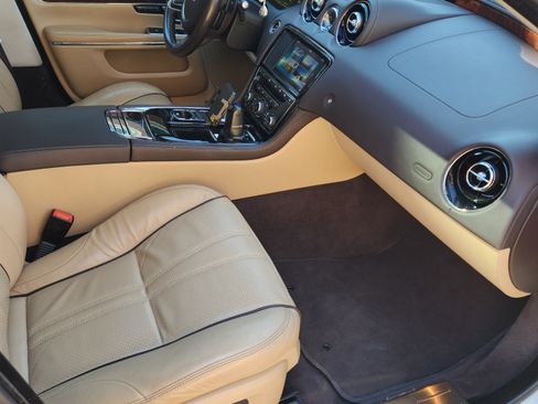 Used 2016 Jaguar XJ R-Sport image 9