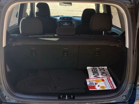 Used 2017 Kia Soul + image 9