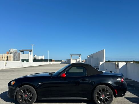 Used 2017 FIAT 124 Spider Abarth image 2