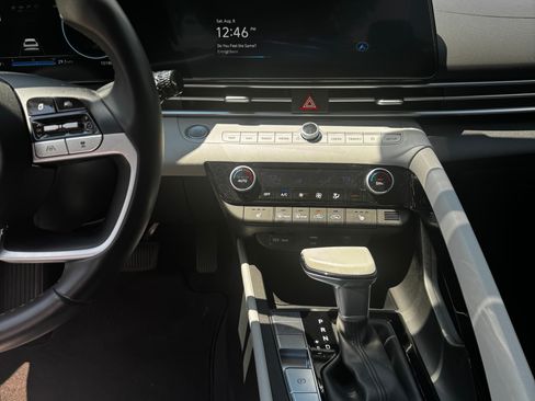 Used 2025 Hyundai Elantra Limited FWD image 6