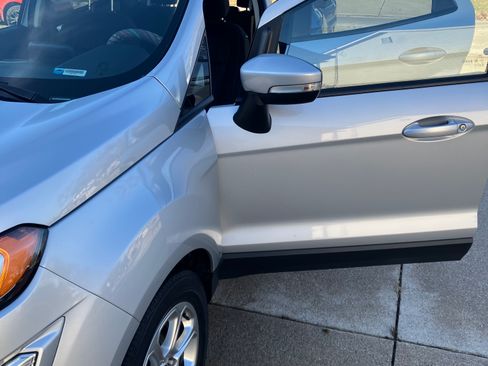 Used 2019 Ford EcoSport SE image 2