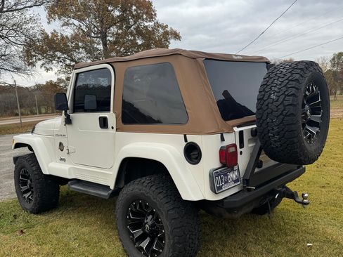 Used 2002 Jeep Wrangler Sahara image 2