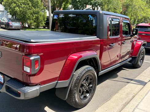 Used 2021 Jeep Gladiator Sport AWD/4WD image 8