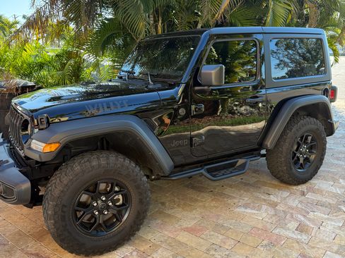 Used 2024 Jeep Wrangler Sport image 5