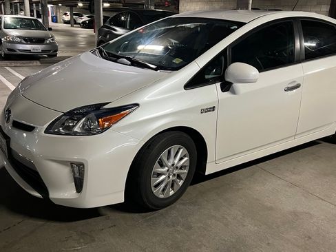 Used 2014 Toyota Prius Prime Advanced image 2
