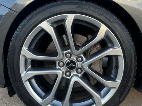 Used 2018 Ford Mustang GT Premium w/ Black Accent Package RWD image 12