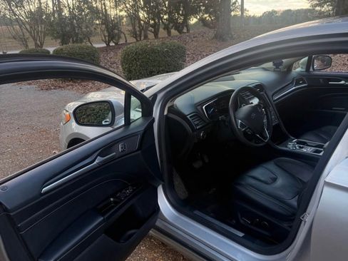Used 2019 Ford Fusion Titanium image 8