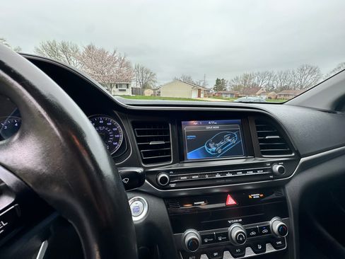 Used 2019 Hyundai Elantra Value Edition w/ Cargo Package image 10