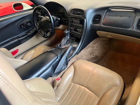 Used 1998 Chevrolet Corvette Coupe w/ Roof Pkg image 15