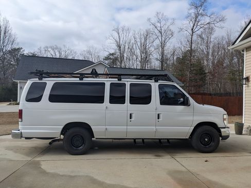 Used 2010 Ford E-350 and Econoline 350 XLT image 6