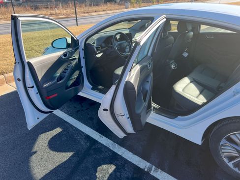 Used 2021 Hyundai Ioniq Limited image 17