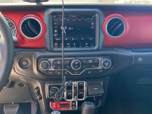 Used 2023 Jeep Gladiator Rubicon image 22