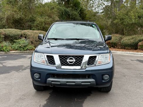 Used 2019 Nissan Frontier SV image 2