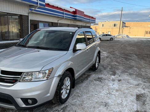Used 2014 Dodge Journey SXT w/ Flexible Seating Group image 4