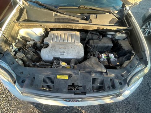 Used 2010 Toyota Highlander SE image 9