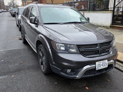 Used 2018 Dodge Journey Crossroad w/ Nav & Sun Group image 1