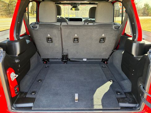 Used 2024 Jeep Wrangler Unlimited Sport image 21