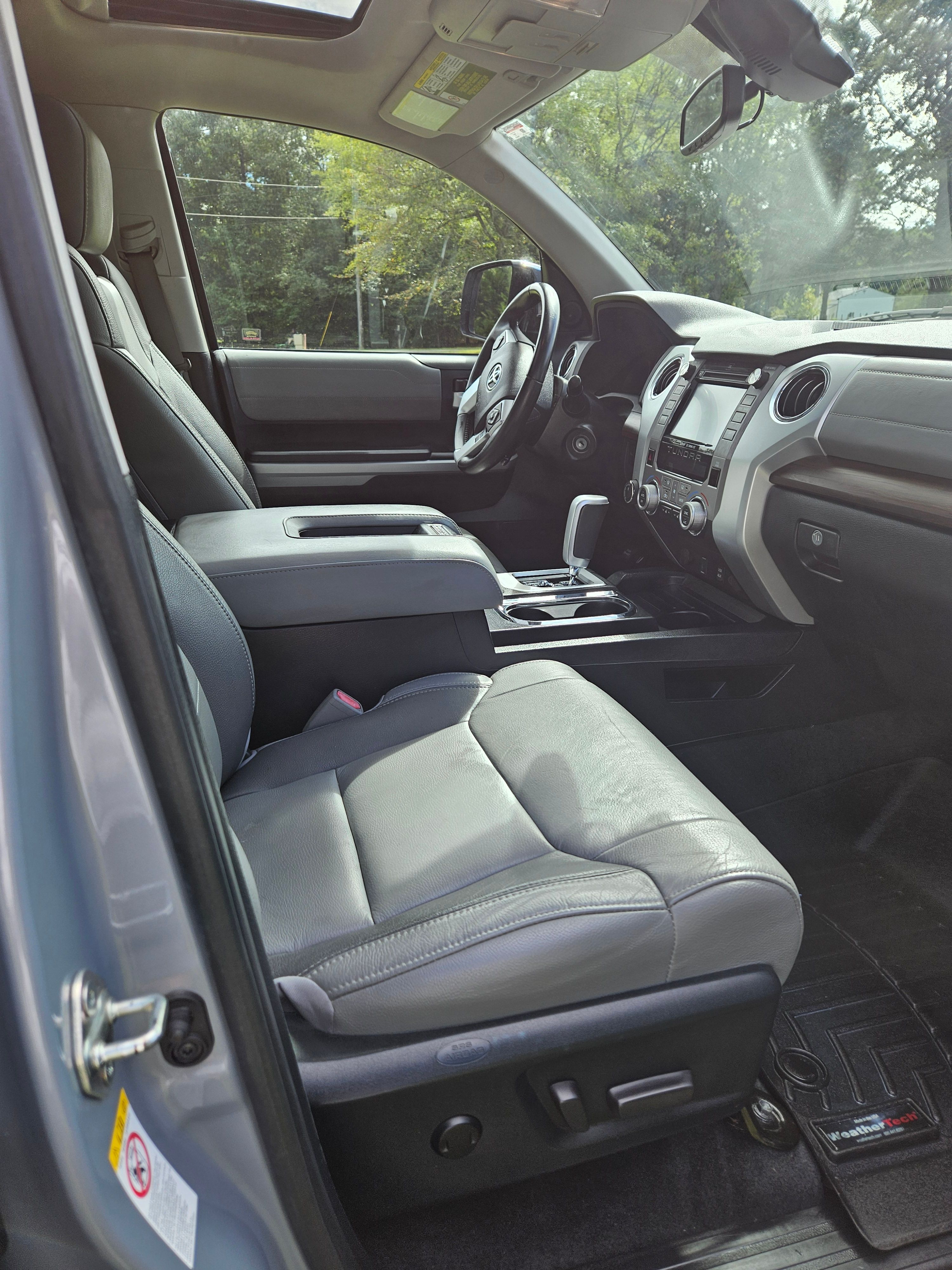 Used 2018 Toyota Tundra Limited w/ Limited Premium Package AWD/4WD image 11