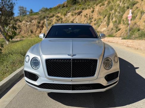 Used 2019 Bentley Bentayga image 11