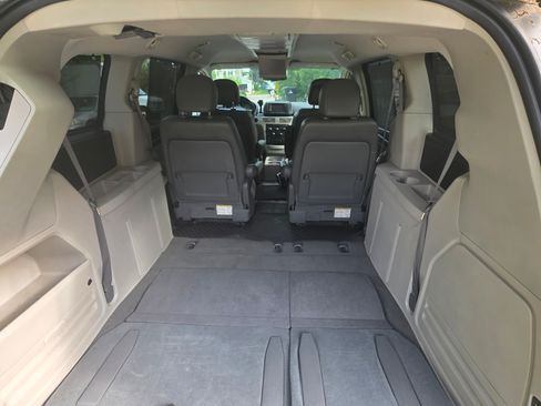 Used 2012 Volkswagen Routan SE image 10