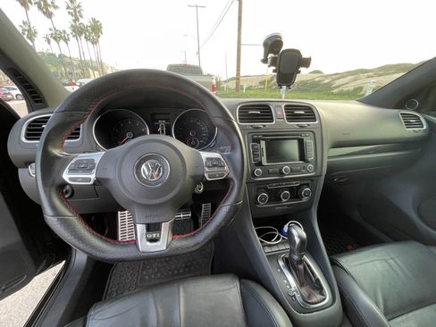 Used 2011 Volkswagen Golf 4-Door image 11
