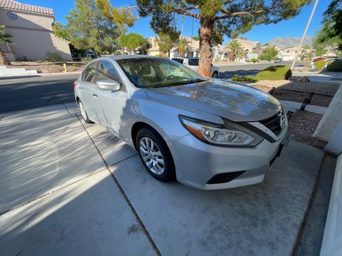 Used 2016 Nissan Altima 2.5 S w/ Power Driver Seat Package image 2