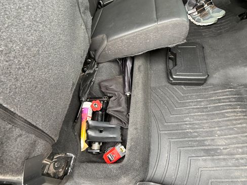 Used 2022 GMC Sierra 3500 Denali w/ Denali Black Diamond Edition image 15