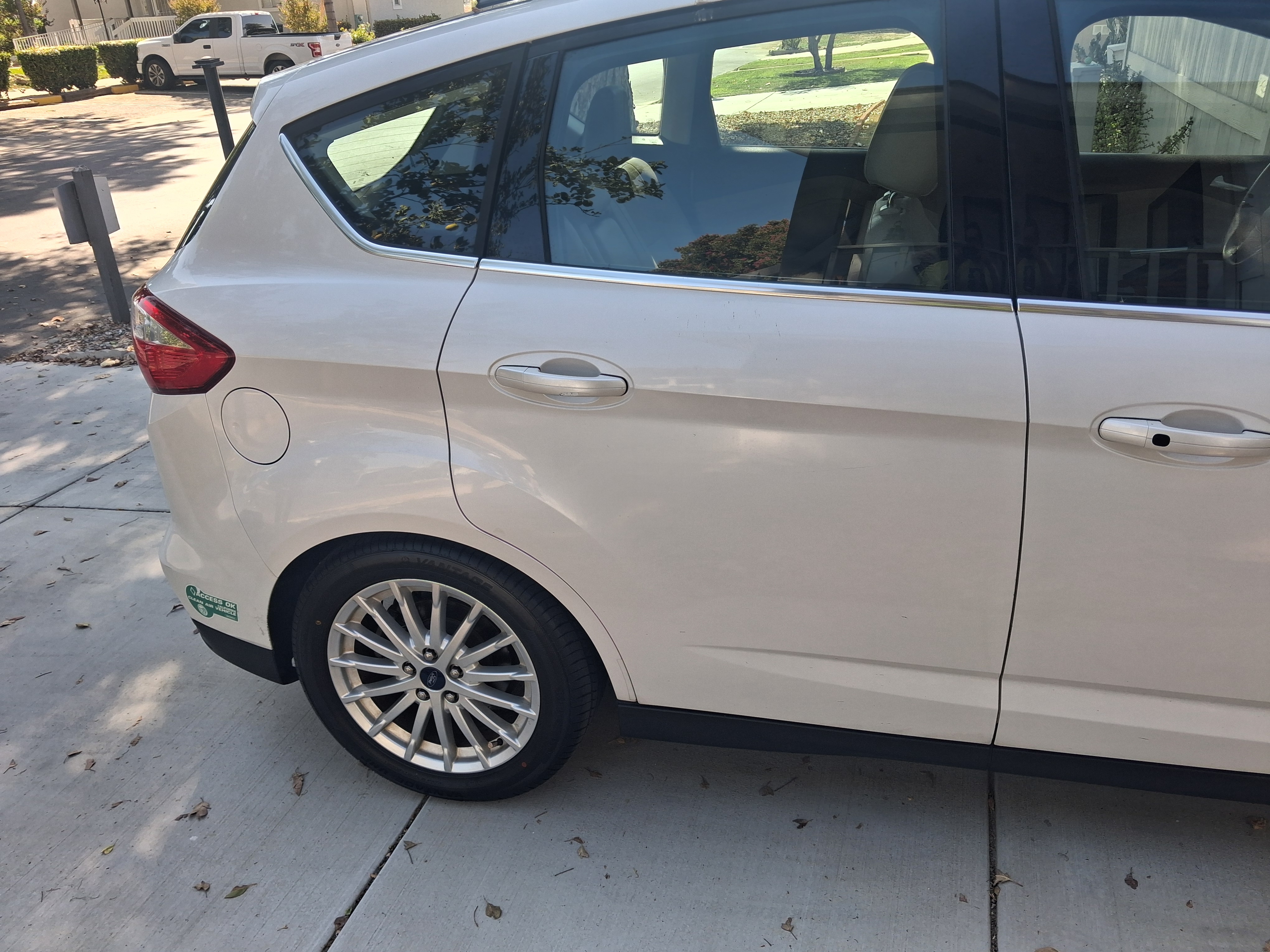 Used 2013 Ford C-MAX Energi SEL FWD image 9