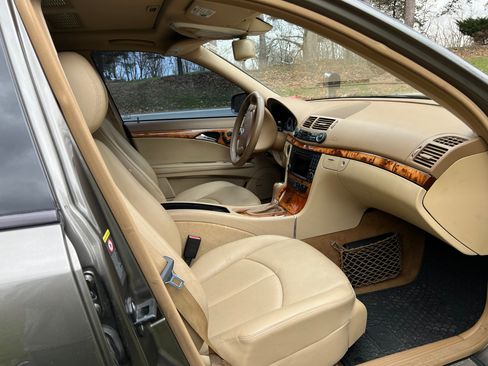 Used 2009 Mercedes-Benz E 350 E 350 Sedan 4D image 8