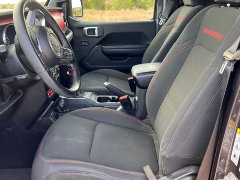 Used 2018 Jeep Wrangler Unlimited Rubicon w/ Dual Top Group AWD/4WD image 22