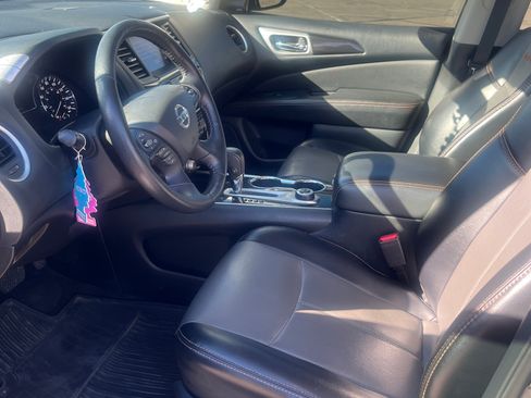 Used 2020 Nissan Pathfinder SL image 10