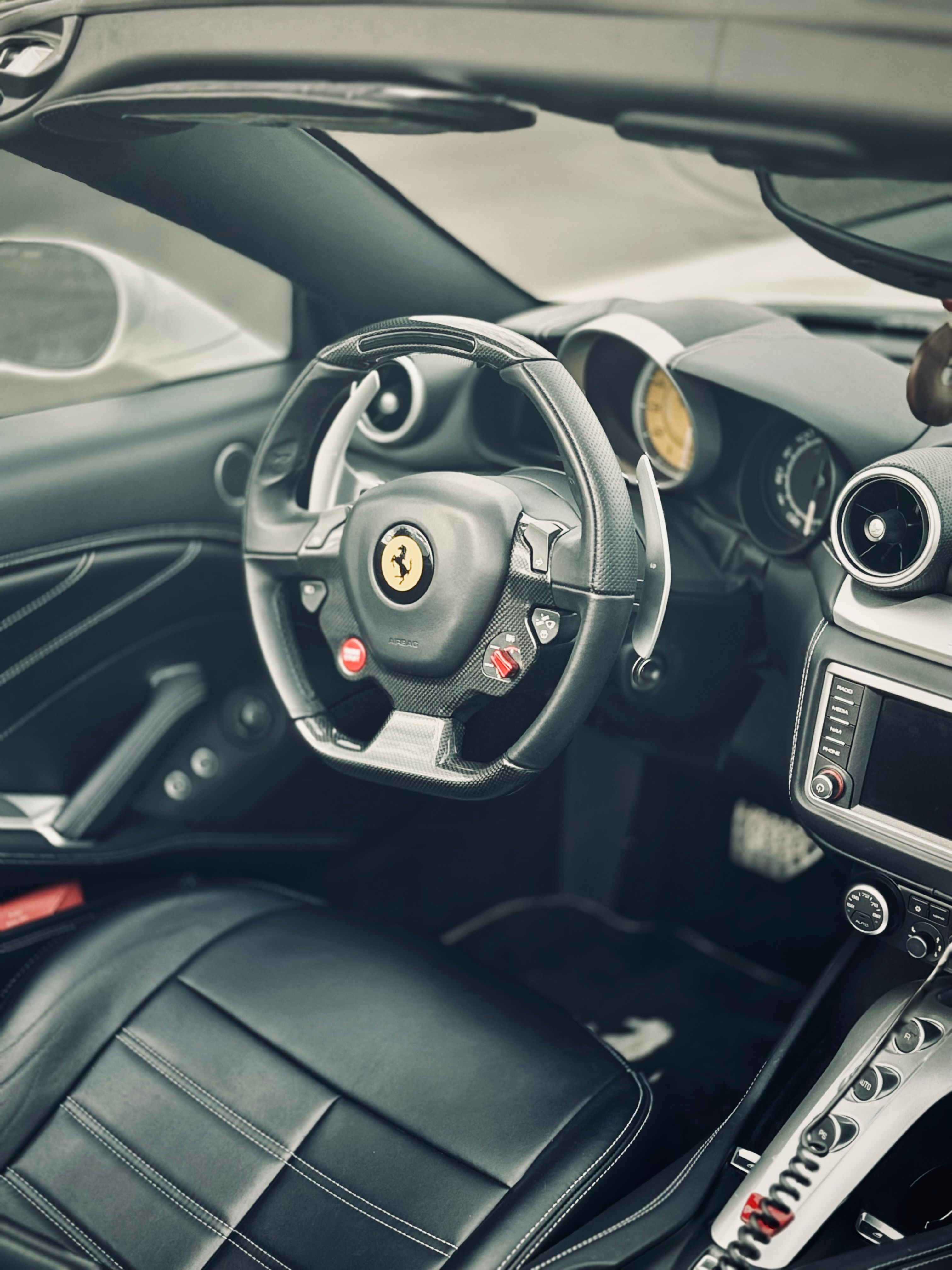 Used 2017 Ferrari California T RWD image 15