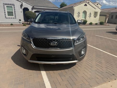 Used 2016 Kia Sorento SX FWD image 2