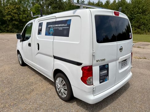 Used 2015 Nissan NV200 SV w/ Back Door Glass Package FWD image 11