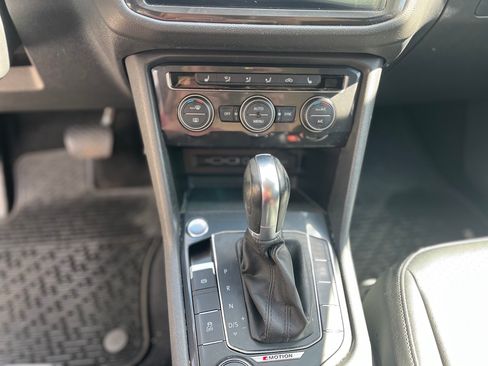 Used 2018 Volkswagen Tiguan SE image 4