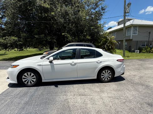 Used 2018 Toyota Camry LE FWD image 5
