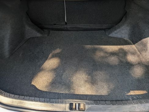 Used 2017 Toyota Corolla LE image 19