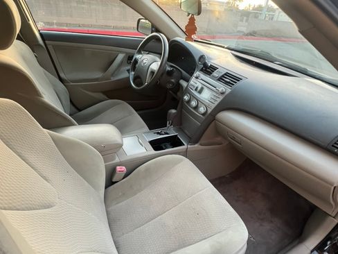 Used 2010 Toyota Camry LE FWD image 4